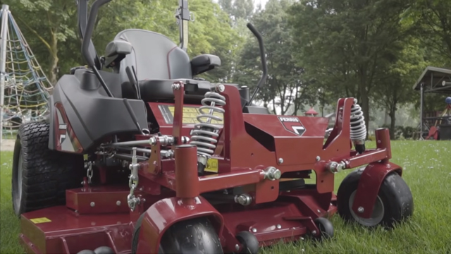 IS® 2100Z nulla fordulókörös fűnyíró traktor