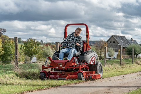IS6200-lifestyle-hvo100-mower