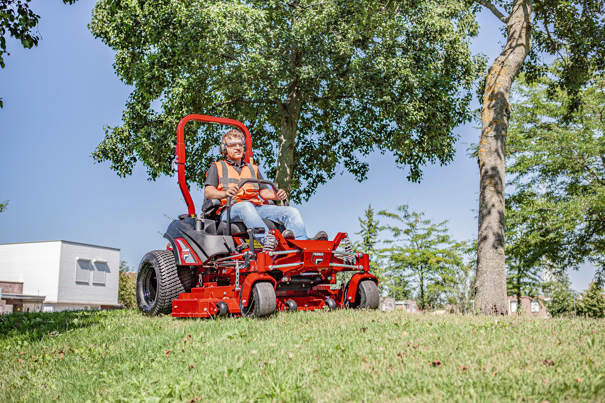 Hinter unserer SUSPENSION stehen